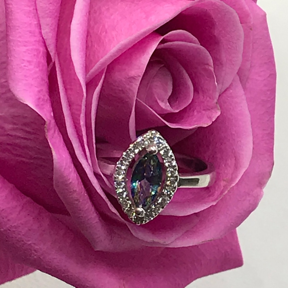 cute 925 silver earring with beautiful white gems